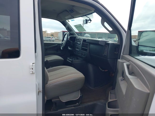1GAZGPFF6H1275068 Chevrolet Express 3500 Lt