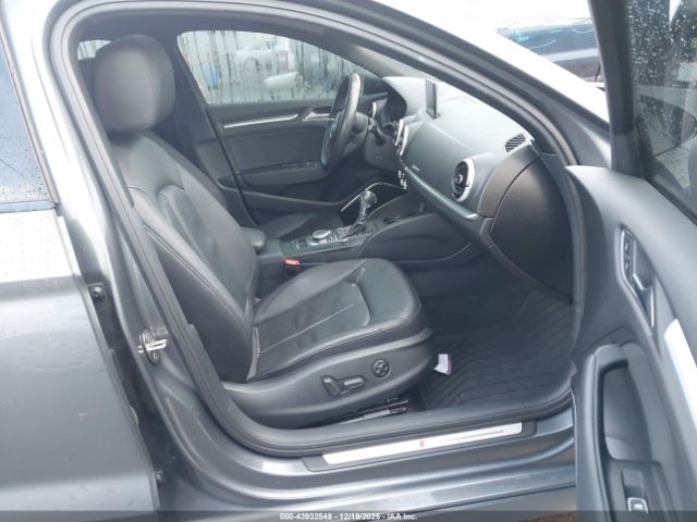 2019 AUDI A3 WAUJEGFF3KA106673 Photo 4