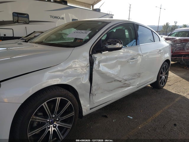 2016 VOLVO S60 INSCRIPTION LYV402FK8GB101029 Photo 5