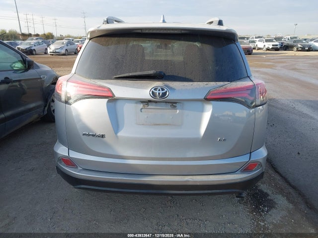 Toyota RAV4 LE 2017 2T3ZFREV2HW368881 Image 16