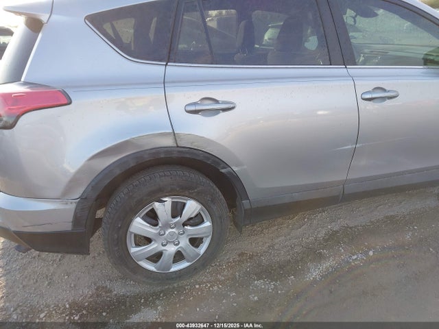 Toyota RAV4 LE 2017 2T3ZFREV2HW368881 Image 18