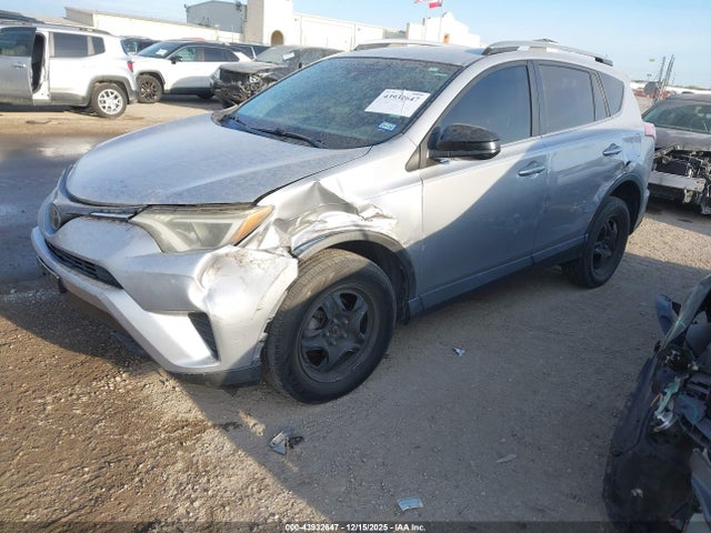 Toyota RAV4 LE 2017 2T3ZFREV2HW368881 Image 2