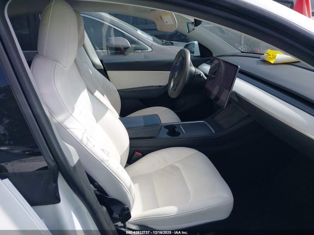 2021 TESLA MODEL Y 5YJYGAEE4MF157529 Photo 4