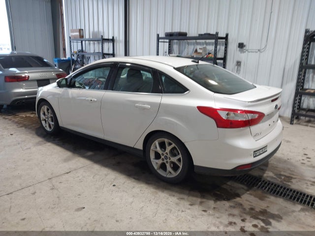 1FADP3J28EL196926 Ford Focus Titanium