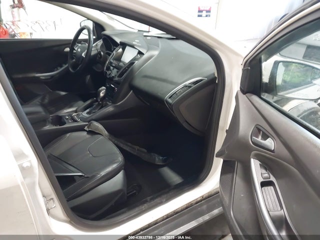 1FADP3J28EL196926 Ford Focus Titanium