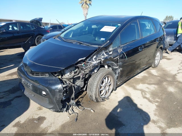 JTDZN3EU3GJ047565 Toyota Prius V Four