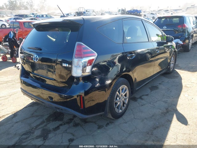 JTDZN3EU3GJ047565 Toyota Prius V Four