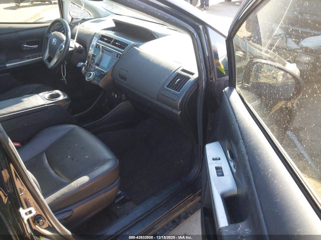 JTDZN3EU3GJ047565 Toyota Prius V Four