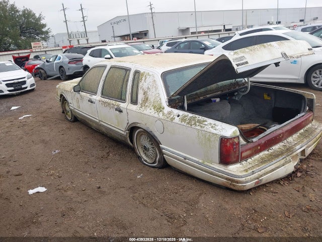 Aukcja sprzedaży 1993 Lincoln Town Car Cartier, vin: 1LNLM83W9PY760175, numer aukcji: 43932828