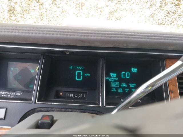 Aukcja sprzedaży 1993 Lincoln Town Car Cartier, vin: 1LNLM83W9PY760175, numer aukcji: 43932828