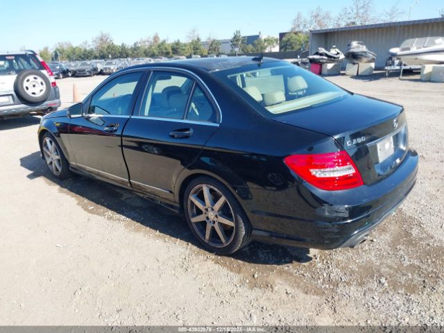 2014 MERCEDES-BENZ C 250 WDDGF4HB8EA962242 Photo 2