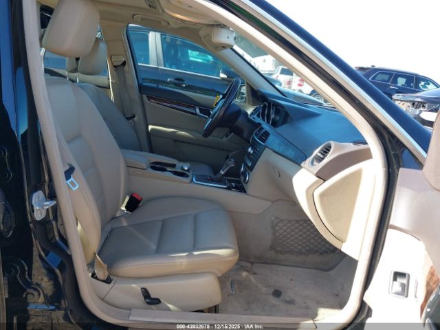 2014 MERCEDES-BENZ C 250 WDDGF4HB8EA962242 Photo 4