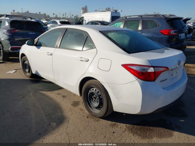 2015 TOYOTA COROLLA 5YFBURHE2FP261324 Photo 2