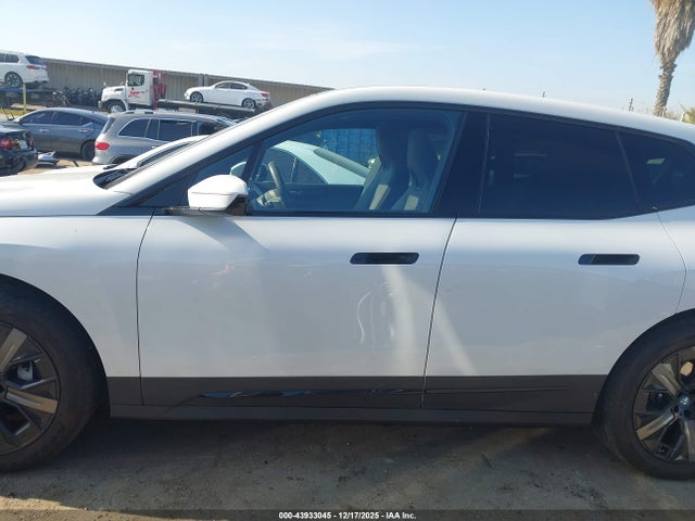 WB523CF08RCR88337 BMW Ix Xdrive50