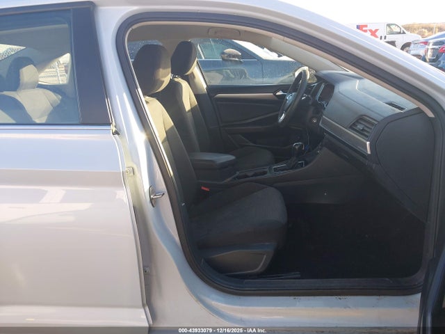 Aukcja sprzedaży 2019 Volkswagen Jetta 1.4t R-line/1.4t S/1.4t Se, vin: 3VWC57BU4KM131775, numer aukcji: 43933079