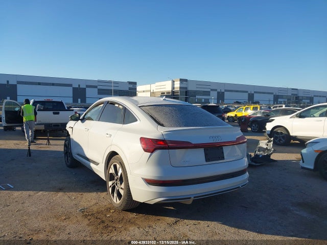 2022 AUDI E-TRON SPORTBACK WA12AAGE5NB042988 Photo 2