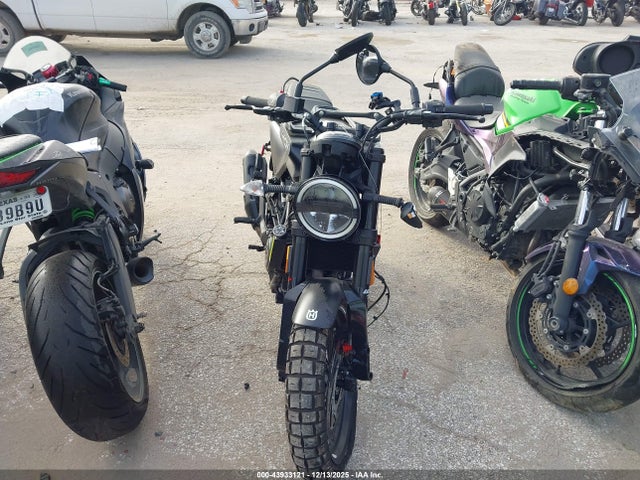 2023 HUSQVARNA VITPILEN 401/SVARTPILEN 401 MD2JUJ407PN201040 Photo 4