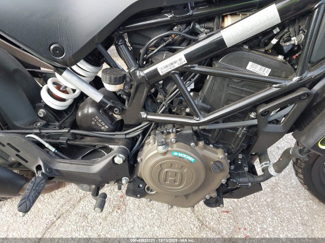 2023 HUSQVARNA VITPILEN 401/SVARTPILEN 401 MD2JUJ407PN201040 Photo 7