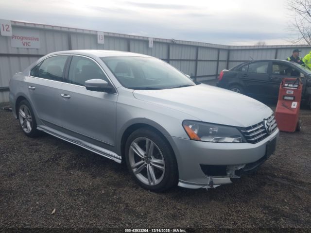 2015 VOLKSWAGEN PASSAT 1VWCM7A37FC052880