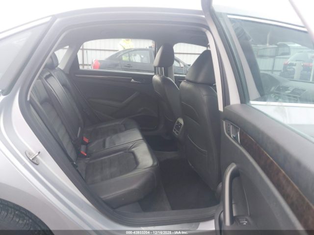 2015 VOLKSWAGEN PASSAT 1VWCM7A37FC052880 Photo 7