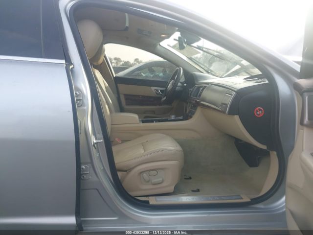 2009 JAGUAR XF SAJWA05B99HR34739 Photo 4