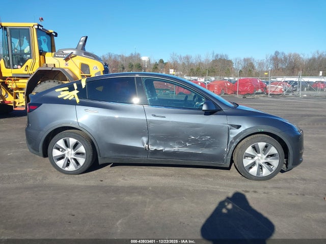 Продаж на аукціоні авто 2023 Tesla Model Y Awd/long Range Dual Motor All-wheel Drive, vin: 7SAYGDEE3PA197879, номер лоту: 43933401