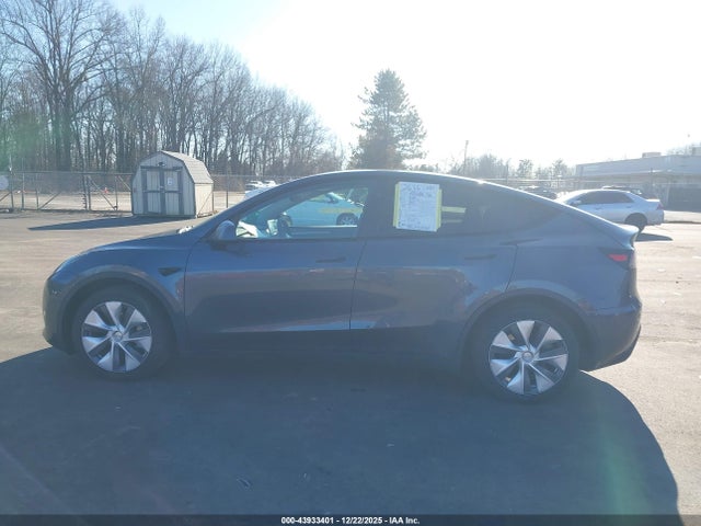 Продаж на аукціоні авто 2023 Tesla Model Y Awd/long Range Dual Motor All-wheel Drive, vin: 7SAYGDEE3PA197879, номер лоту: 43933401