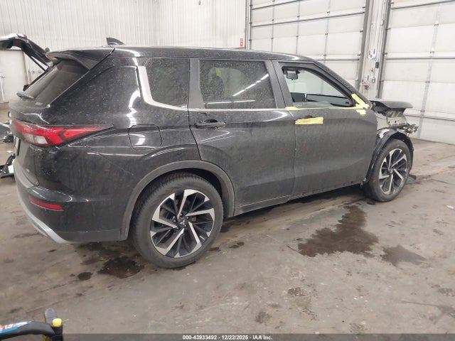 2022 MITSUBISHI OUTLANDER JA4J4UA88NZ017131 Photo 3