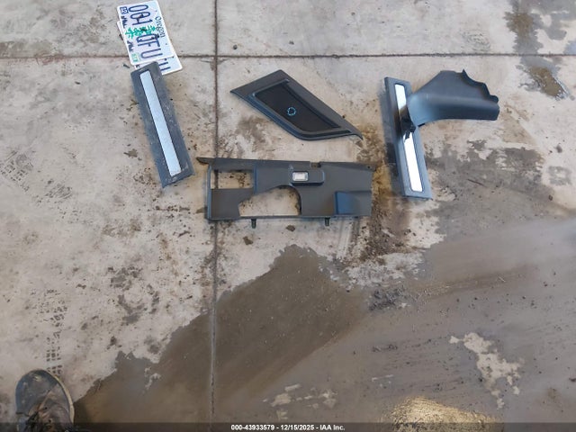 SALRT2RV9JA077091 Land Rover Discovery Hse Luxury