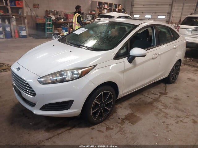 Ford FIESTA SE 2018 3FADP4BJ8JM126850 Image 2