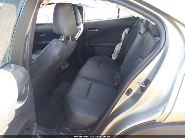 JTHX3JBH9M2040925 Lexus UX 200