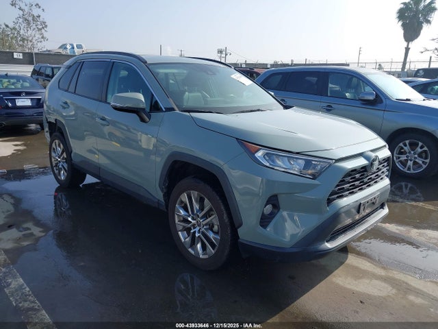 Toyota Rav4 Xle Premium 2021 2T3C1RFV2MW134706 главное изображение
