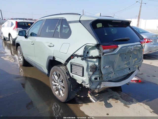 Toyota Rav4 Xle Premium 2021 2T3C1RFV2MW134706 Image 3
