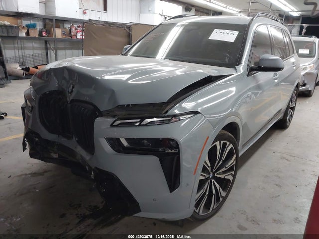 2023 BMW X7 5UX23EM05P9R58577 Photo 1