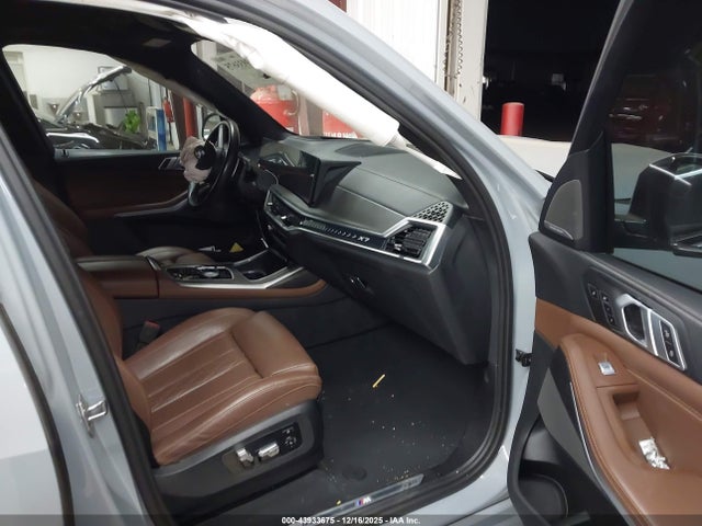 2023 BMW X7 5UX23EM05P9R58577 Photo 4