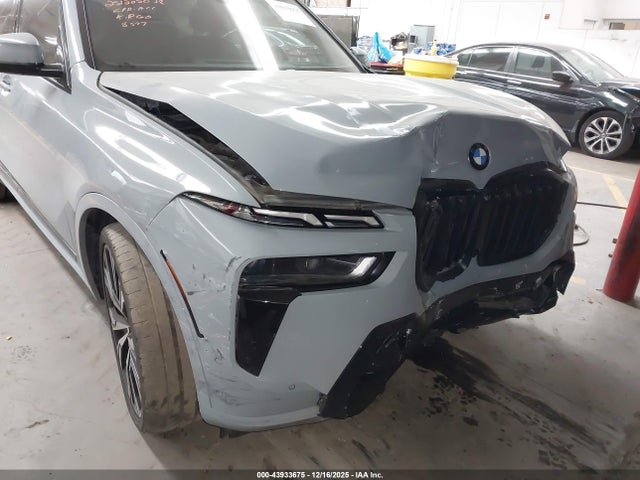 2023 BMW X7 5UX23EM05P9R58577 Photo 5