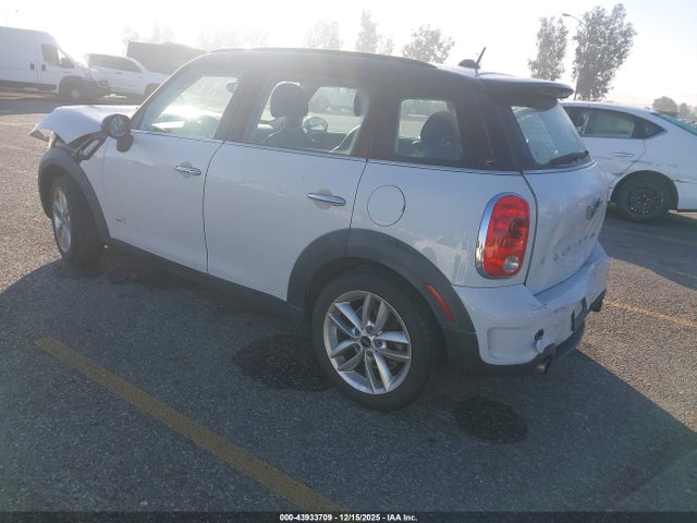 2014 MINI COUNTRYMAN WMWZC5C59EWP35855 Photo 2