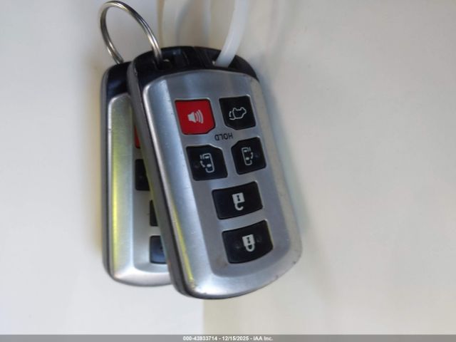 2011 TOYOTA SIENNA 5TDYK3DC8BS033878 Photo 10