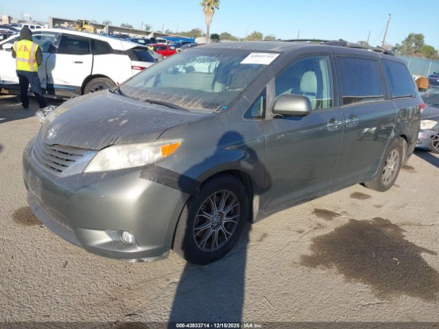 2011 TOYOTA SIENNA 5TDYK3DC8BS033878 Photo 1