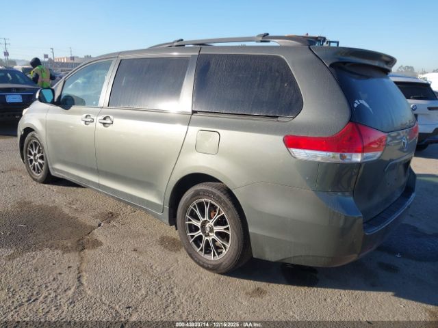 2011 TOYOTA SIENNA 5TDYK3DC8BS033878 Photo 2