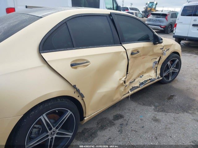 W1K3G4EB3NJ352362 Mercedes-Benz A 220
