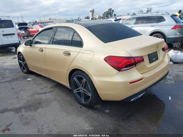 2022 MERCEDES-BENZ A 220 W1K3G4EB3NJ352362 Photo 2