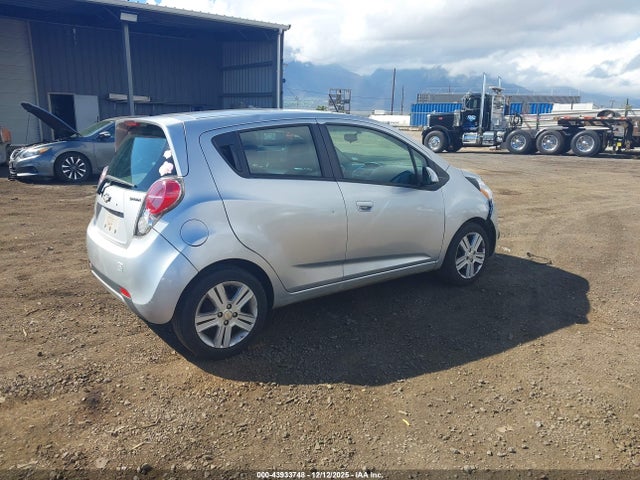 Chevrolet Spark 1lt Auto 2014 KL8CD6S98EC542686 Image 4