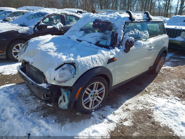 2011 MINI COOPER CLUBMAN WMWZF3C5XBTX81929 Photo 1