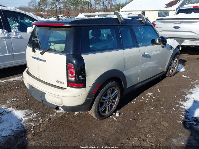 2011 MINI COOPER CLUBMAN WMWZF3C5XBTX81929 Photo 3