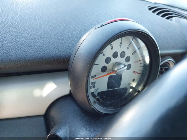 2011 MINI COOPER CLUBMAN WMWZF3C5XBTX81929 Photo 6