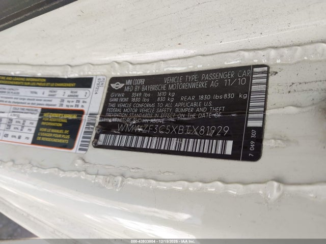 2011 MINI COOPER CLUBMAN WMWZF3C5XBTX81929 Photo 8