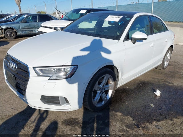 2018 AUDI A3 WAUAUHFF7J1055931 Photo 1