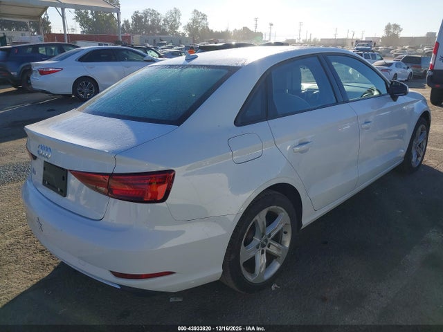 2018 AUDI A3 WAUAUHFF7J1055931 Photo 3