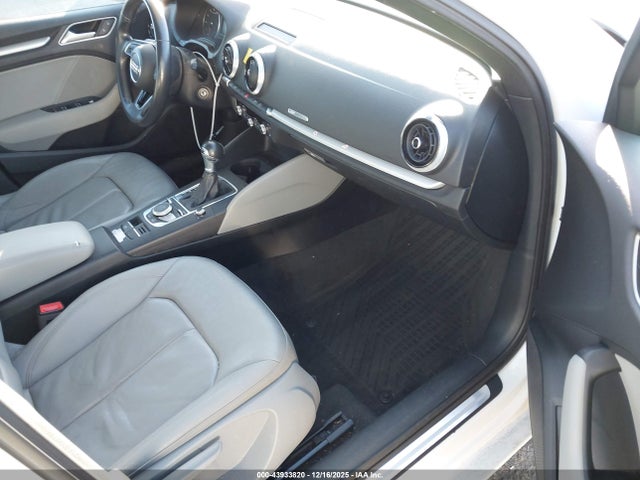 2018 AUDI A3 WAUAUHFF7J1055931 Photo 4